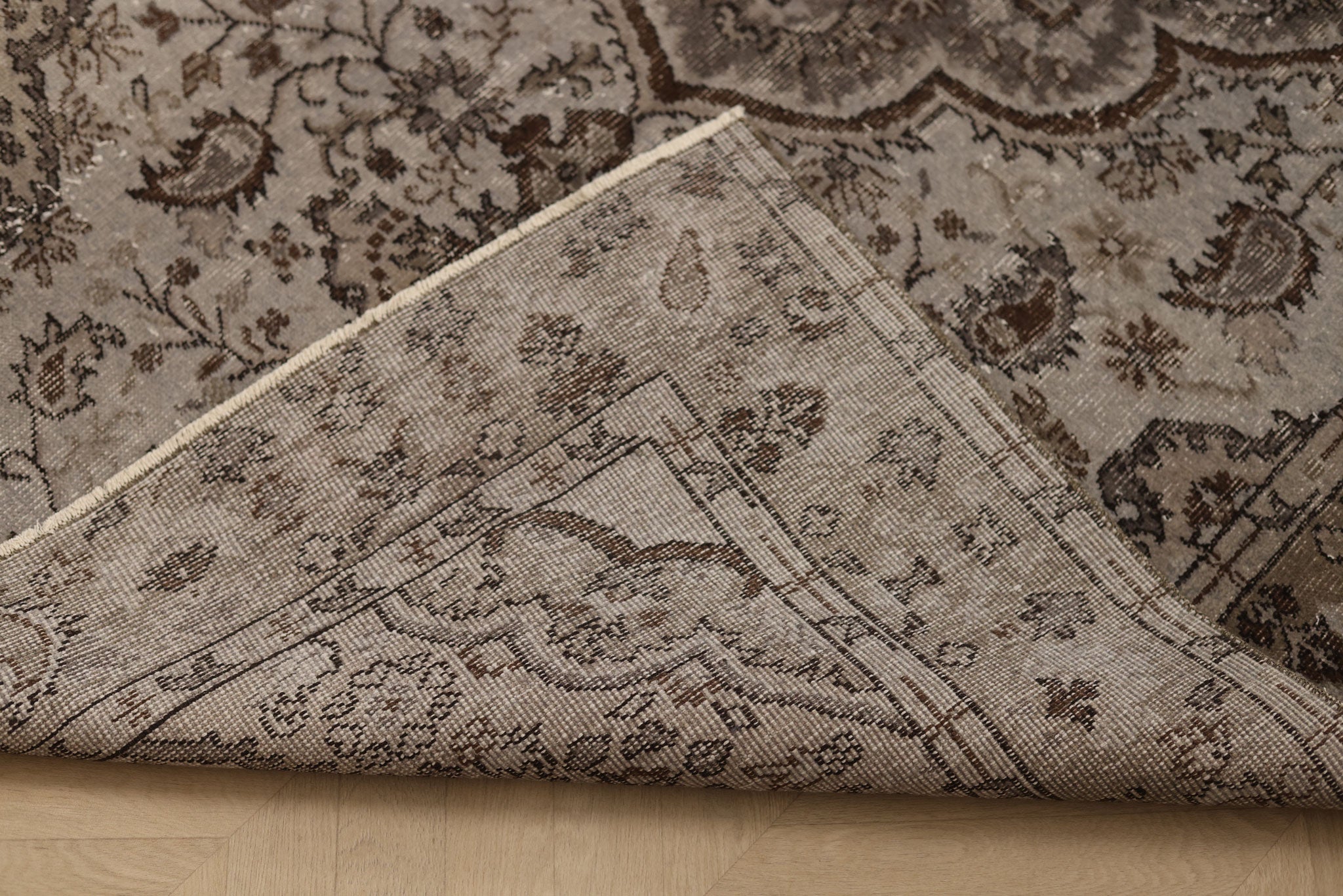 Vintage Isparta Turkish Area Rug 5x8 ft — Gray Floral (No. 40927)