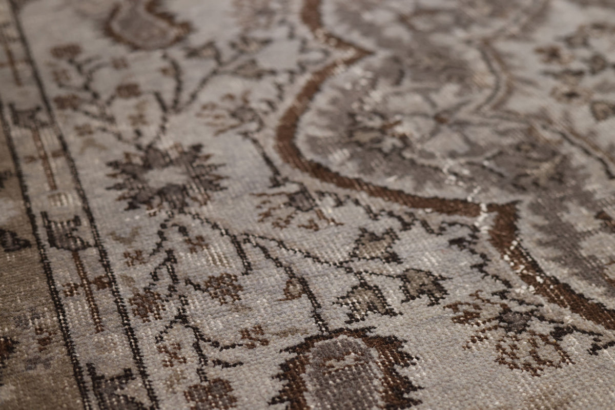 Vintage Isparta Turkish Area Rug 5x8 ft — Gray Floral (No. 40927)