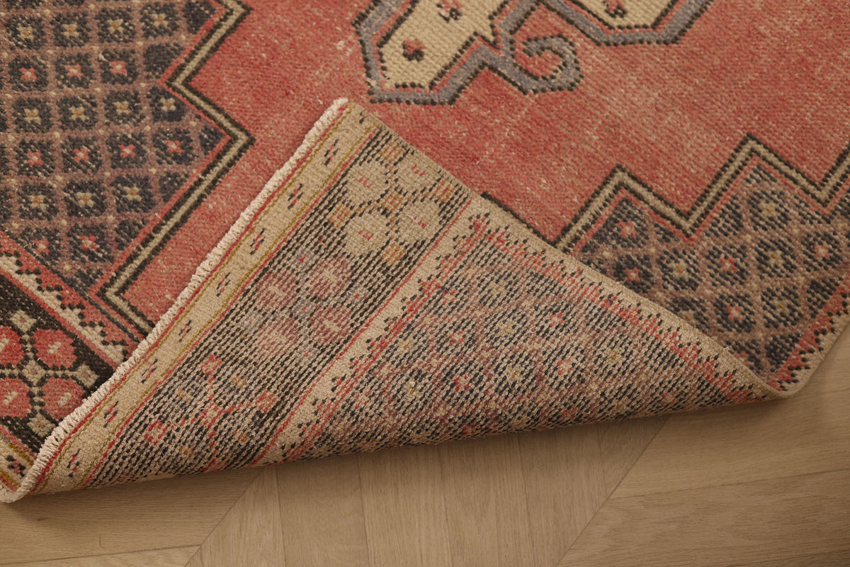 Vintage Niğde Turkish Runner Rug 3x9 ft — Pink & Gray Geometric