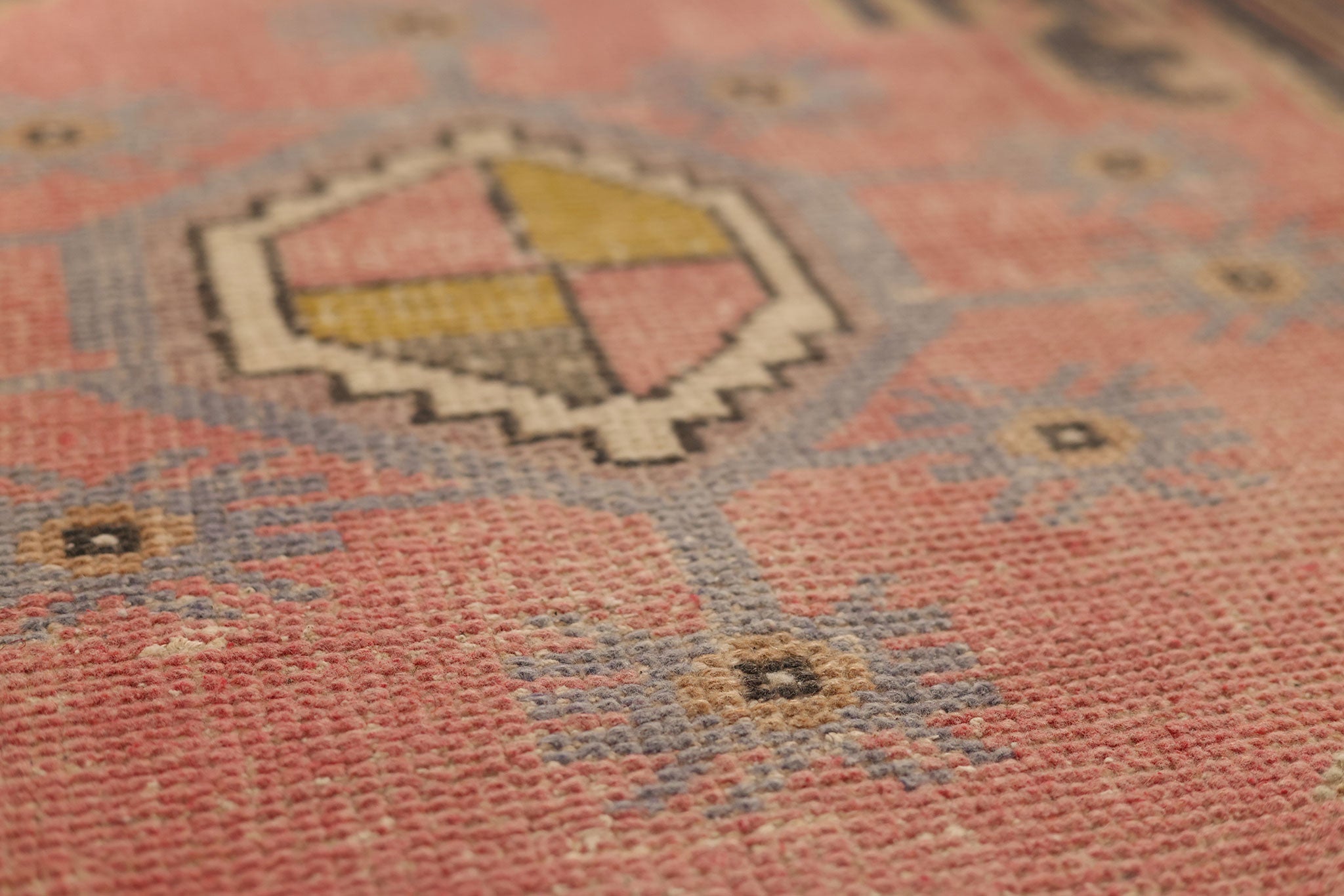 Vintage Niğde Turkish Runner Rug 3x9 ft — Pink & Gray Geometric