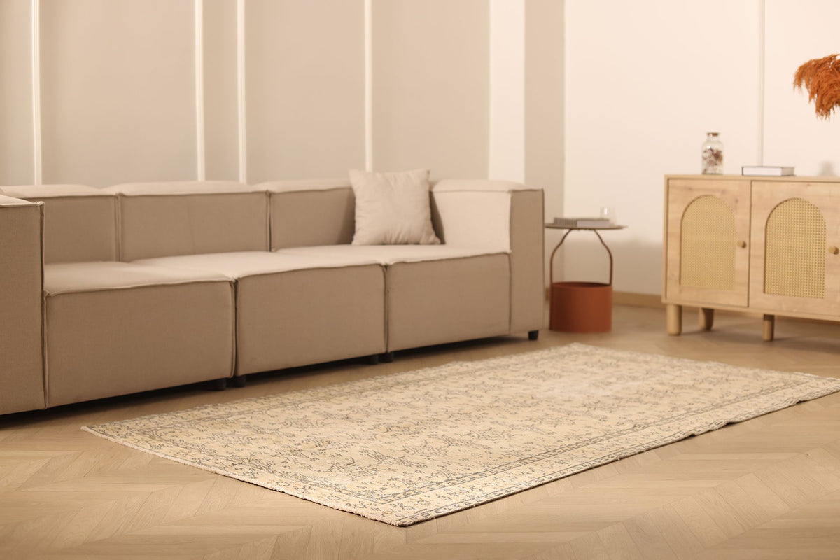 Vintage Manisa Turkish Area Rug 5x8 ft — Beige & Gray Floral