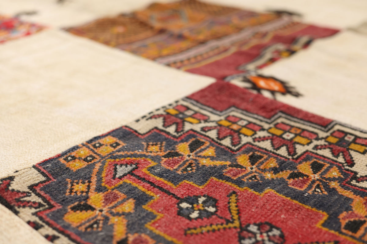 Vintage Turkish Area Rug 6x9 ft — White & Red Patchwork
