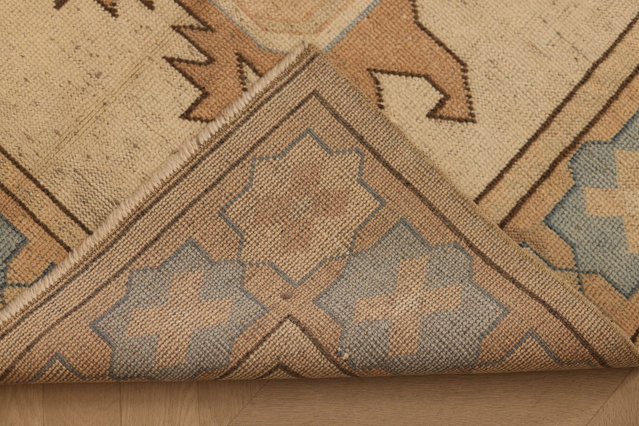 Vintage Uşak Turkish Area Rug 4x6 ft — Beige & Blue Geometric