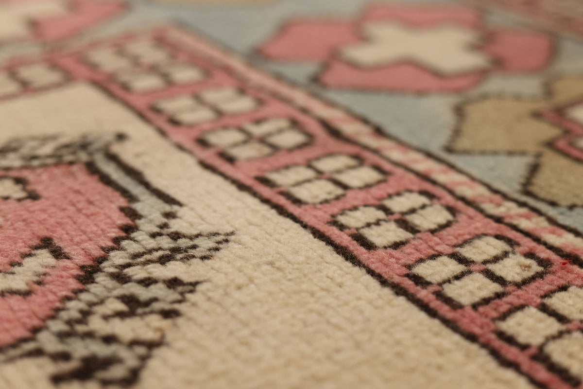Vintage Niğde Turkish Area Rug 5x7 ft — Beige & Pink Geometric