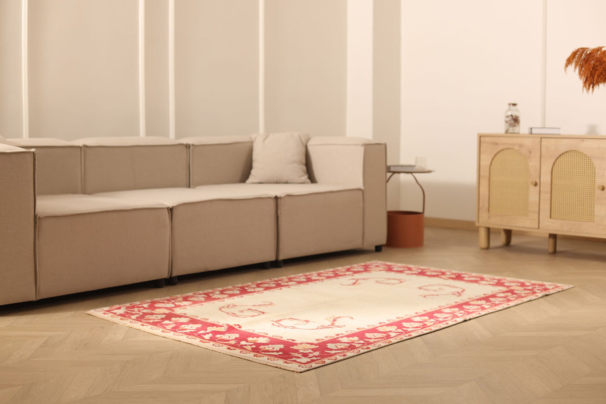 Vintage Uşak Turkish Area Rug 4x7 ft — Beige & Red Floral
