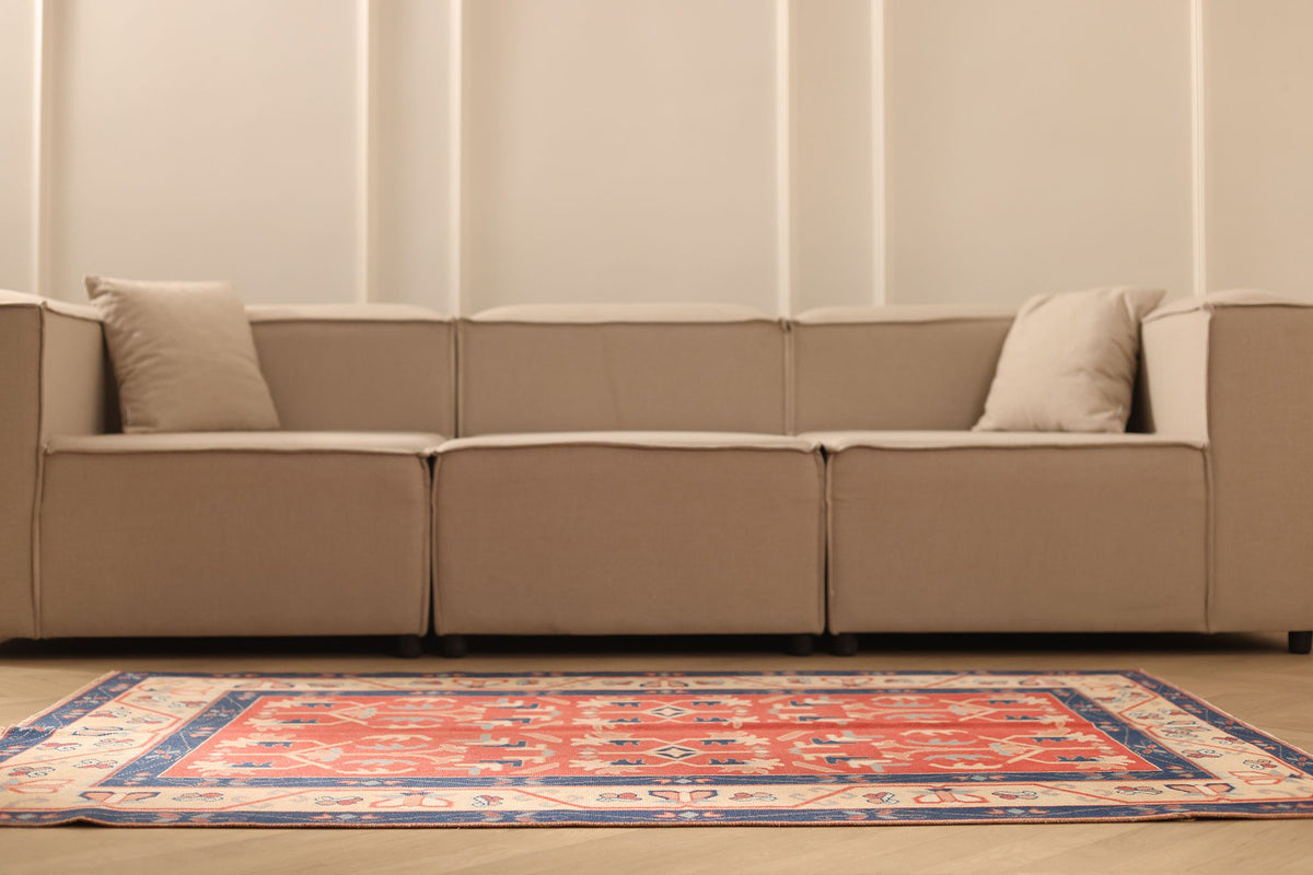 Vintage Uşak Turkish Area Rug 4x6 ft — Red & Blue Floral