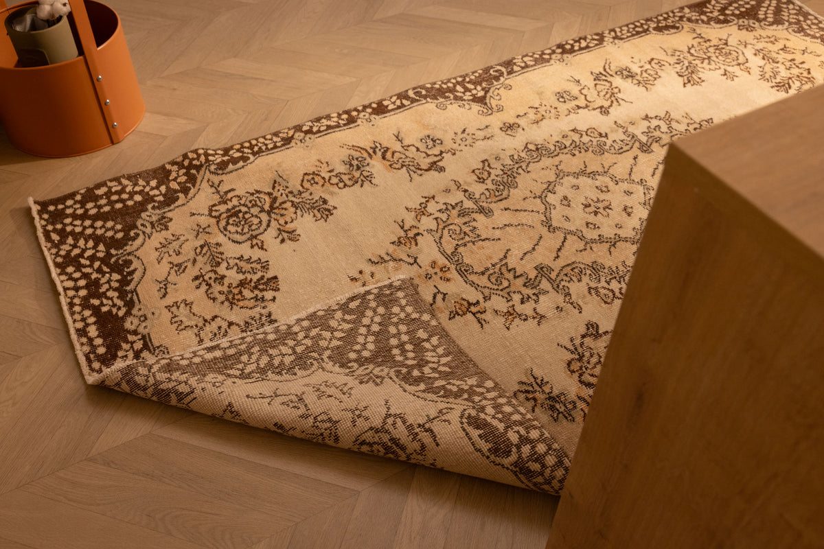 Hand-woven vintage Isparta Turkish rug in white and beige with floral patterns, 3x6 ft wool and cotton blend.