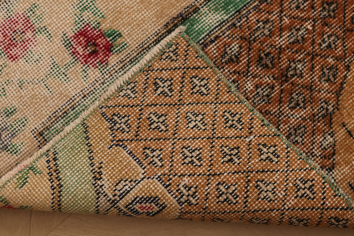 Vintage Isparta Turkish Runner Rug 2x9 ft — Green & Red Floral
