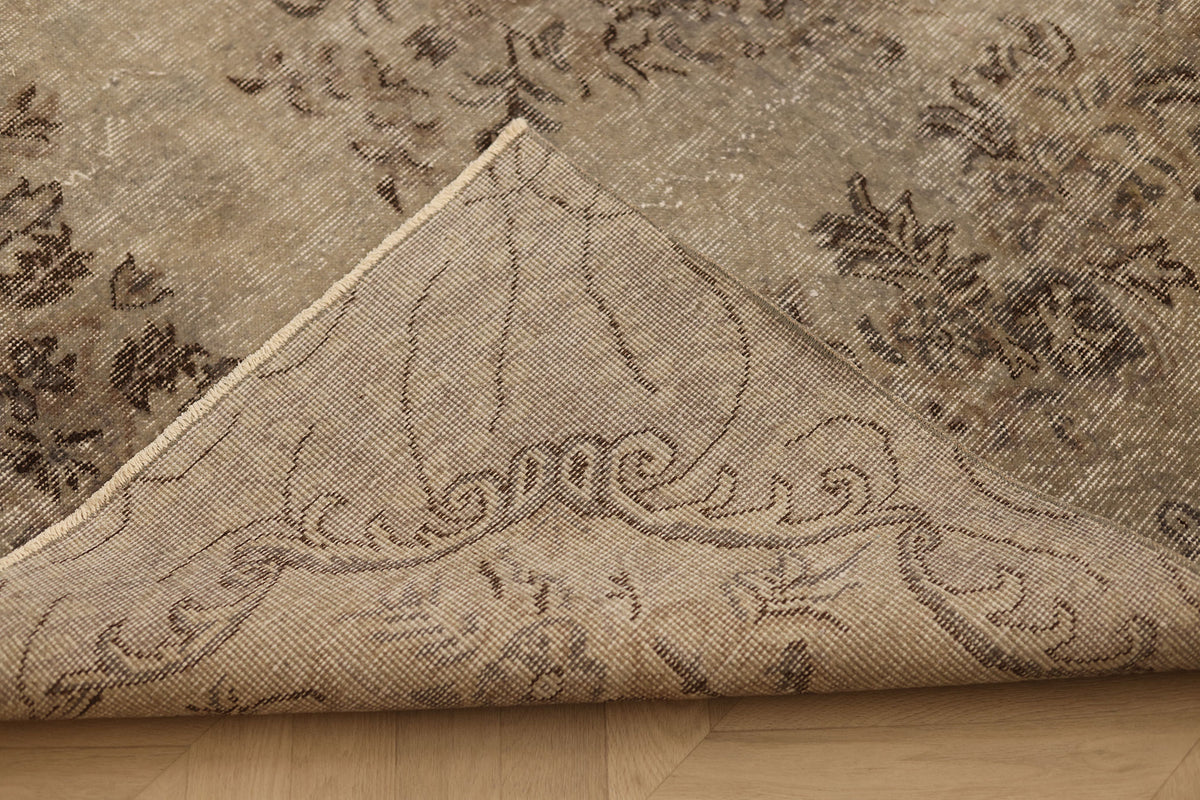 Vintage Isparta Turkish Area Rug 5x9 ft — Gray & Beige Distressed