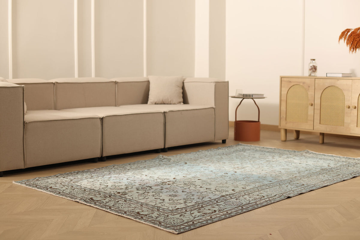 Vintage Isparta Turkish Area Rug 5x9 ft — Gray & Blue Floral