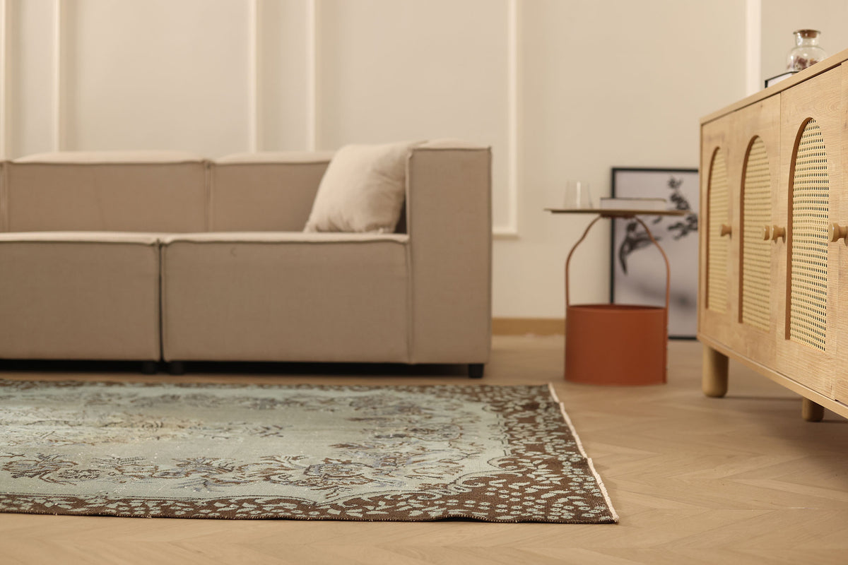 Vintage Isparta Turkish Area Rug 5x7 ft — Gray & Brown Floral