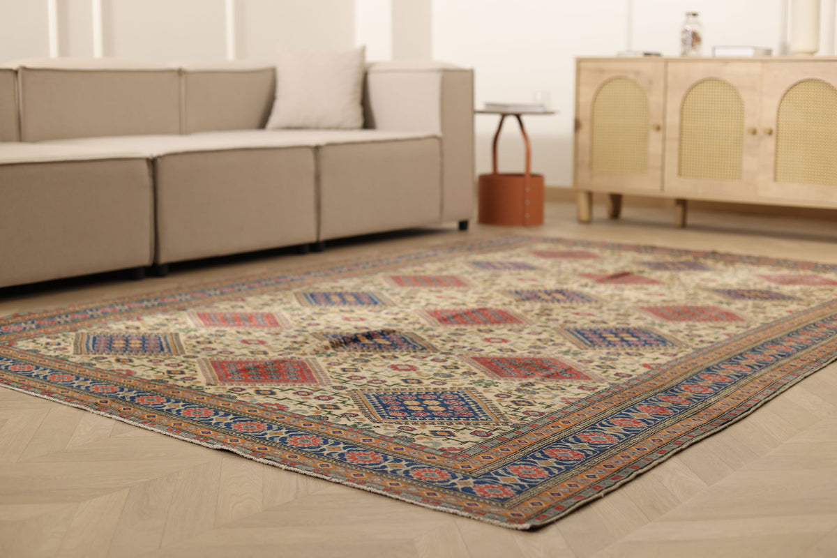 Vintage Kayseri Turkish Area Rug 6x9 ft — Beige & Red Geometric