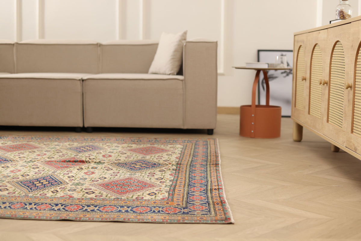 Vintage Kayseri Turkish Area Rug 6x9 ft — Beige & Red Geometric