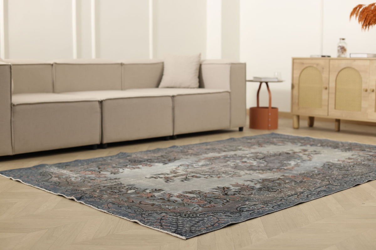 Vintage Isparta Turkish Area Rug 5x9 ft — Gray Floral (No. 55185)