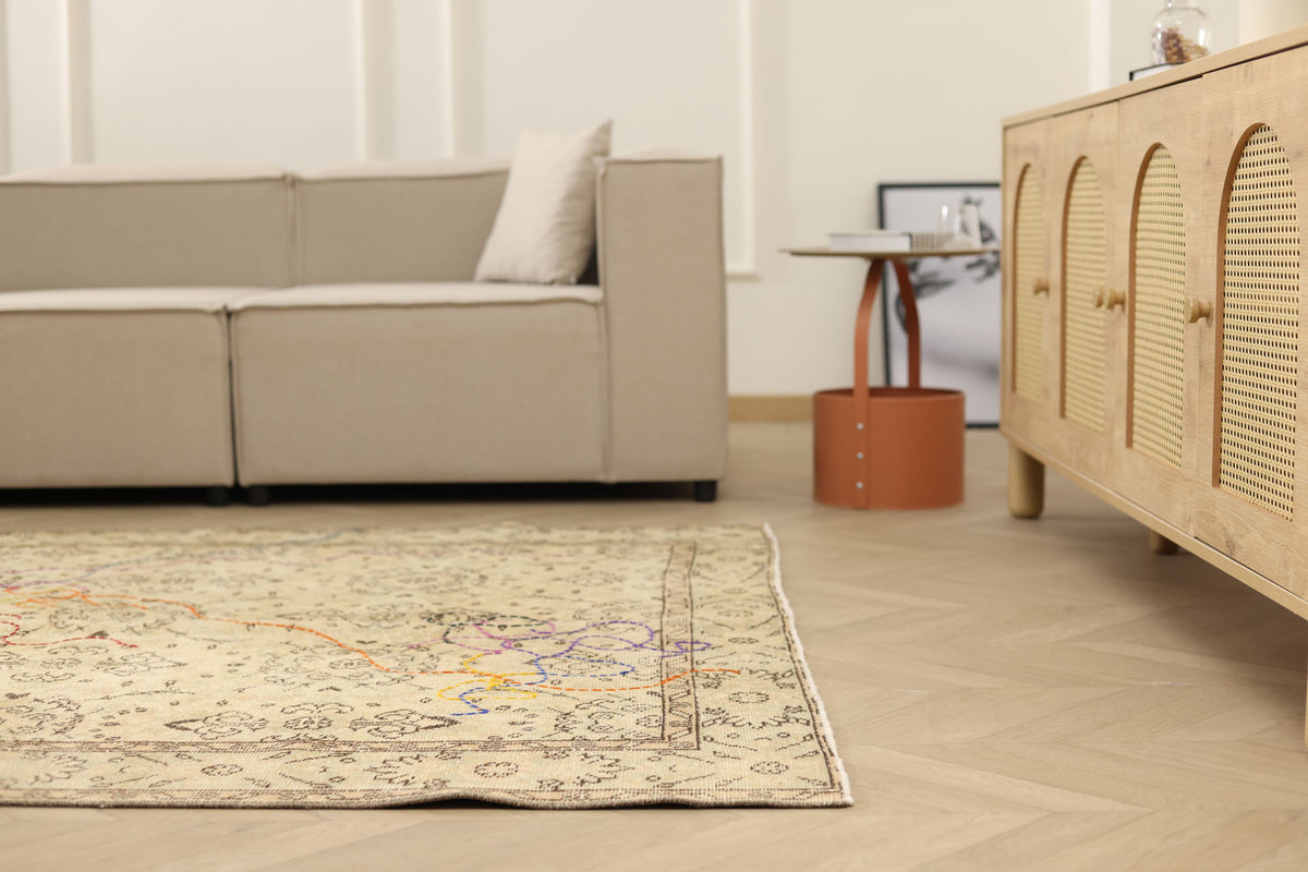 Vintage Isparta Turkish Area Rug 5x9 ft — Beige Floral (No. 55201)