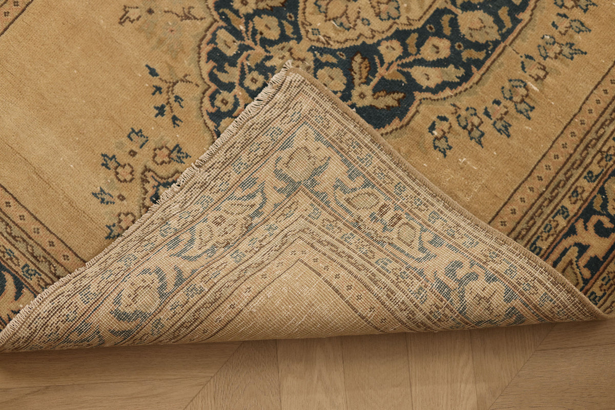 Othvaret Persian Style Runner Rug
