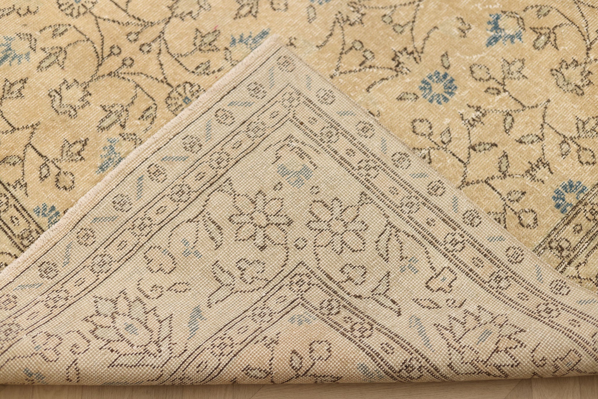 Vintage Isparta Turkish Area Rug 6x10 ft — Beige Floral (No. 56292)