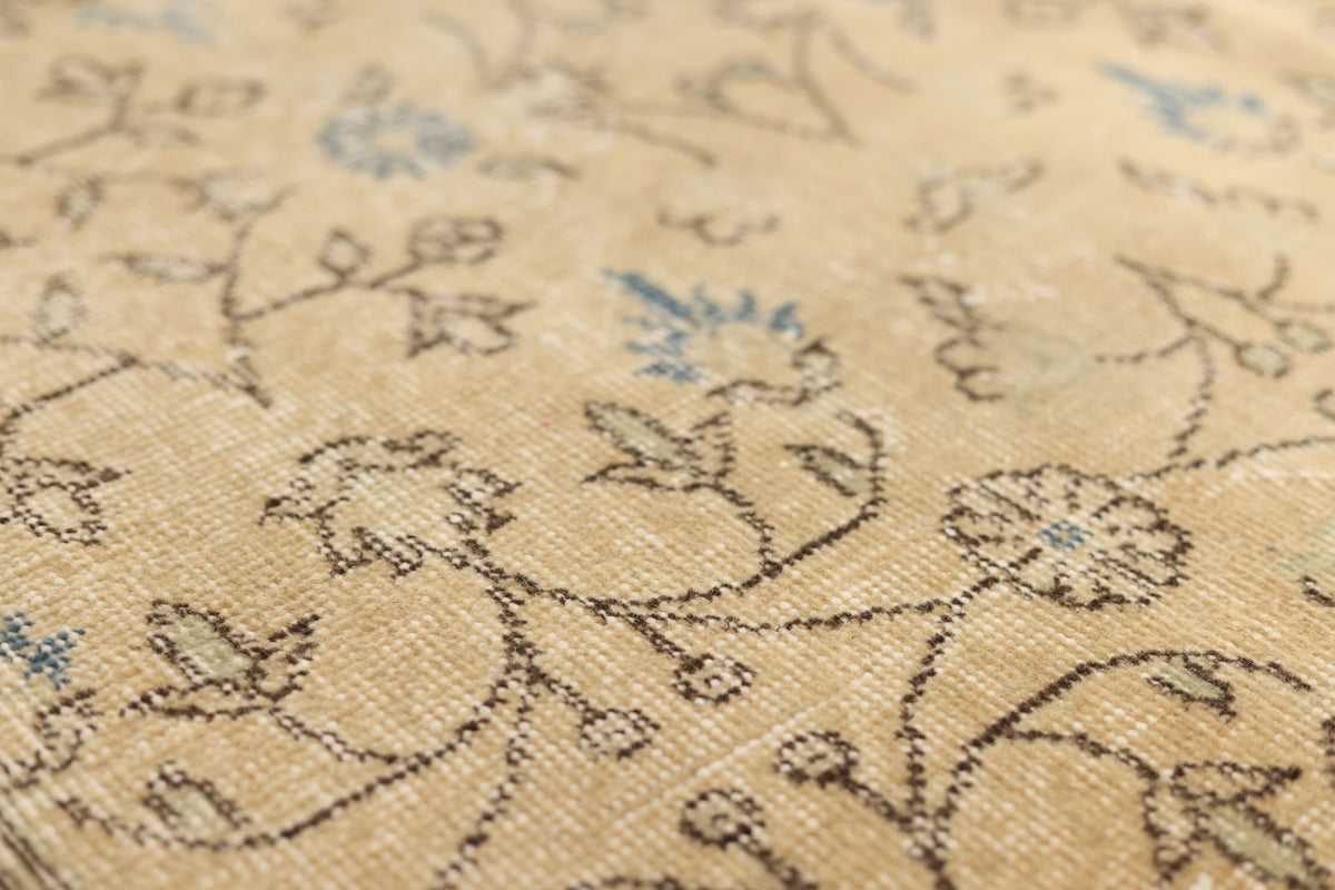 Vintage Isparta Turkish Area Rug 6x10 ft — Beige Floral (No. 56292)