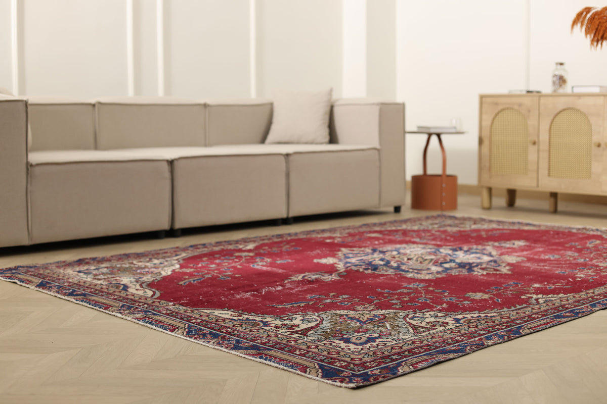 Vintage Isparta Turkish Area Rug 6x9 ft — Red floral