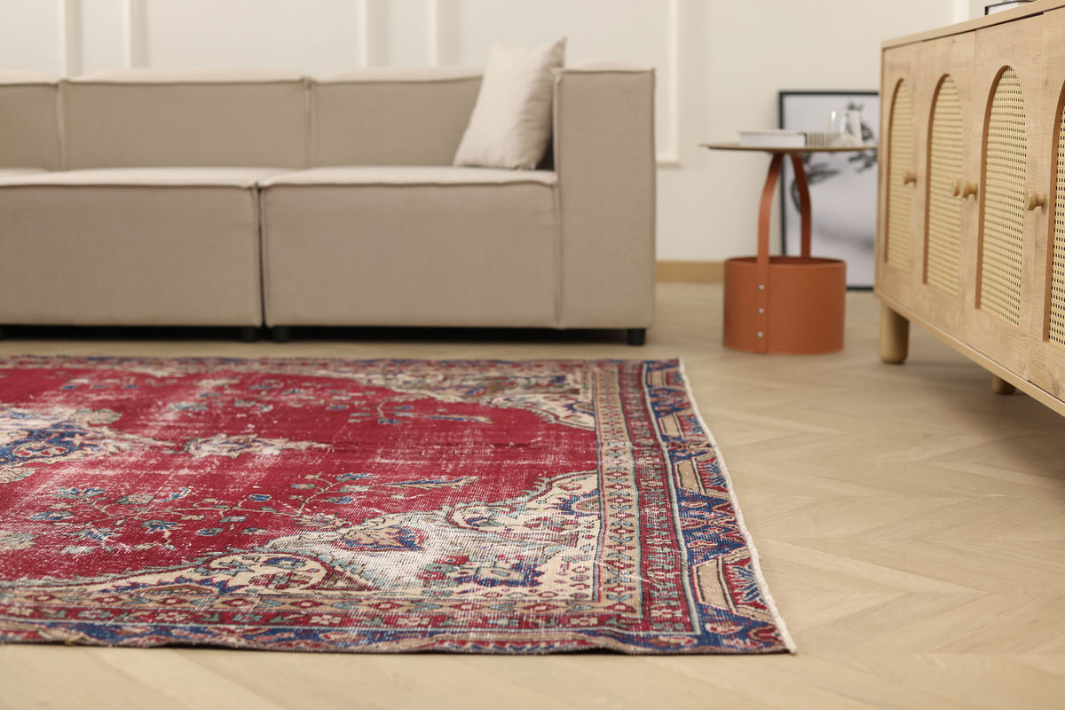 Vintage Isparta Turkish Area Rug 6x9 ft — Red floral