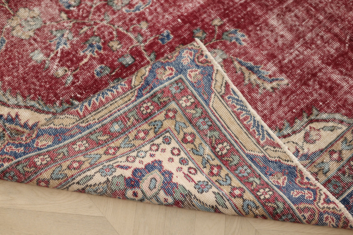 Vintage Isparta Turkish Area Rug 6x9 ft — Red floral