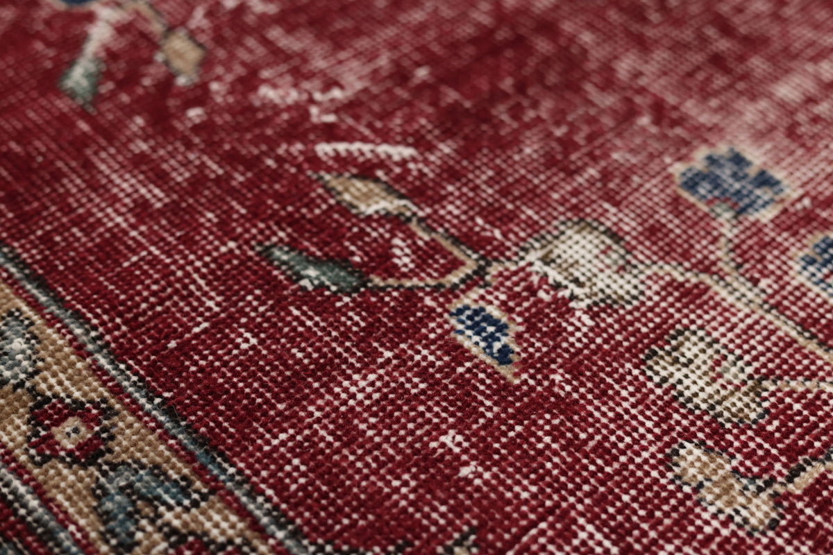 Vintage Isparta Turkish Area Rug 6x9 ft — Red floral