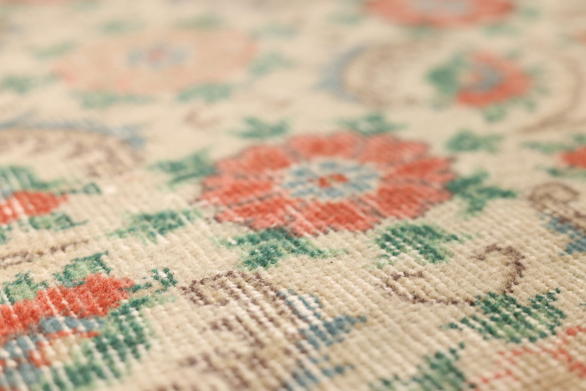 Vintage Isparta Turkish Area Rug 6x10 ft — Beige & Red Floral