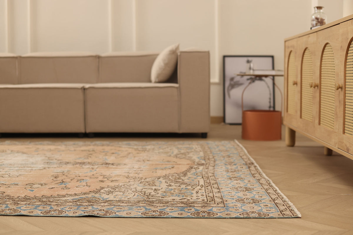Vintage Isparta Turkish Area Rug 6x10 ft — Beige & Blue Floral