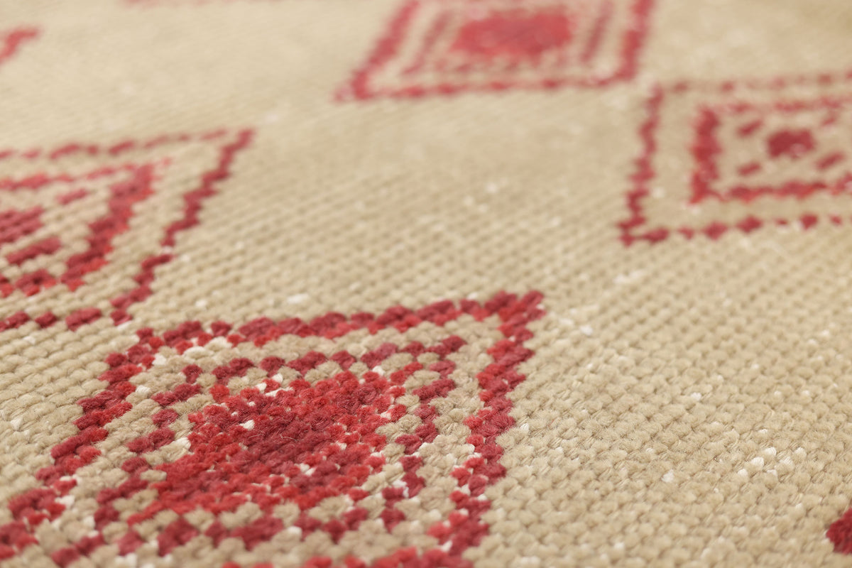 Vintage Isparta Turkish Area Rug 5x8 ft — Beige & Red Geometric