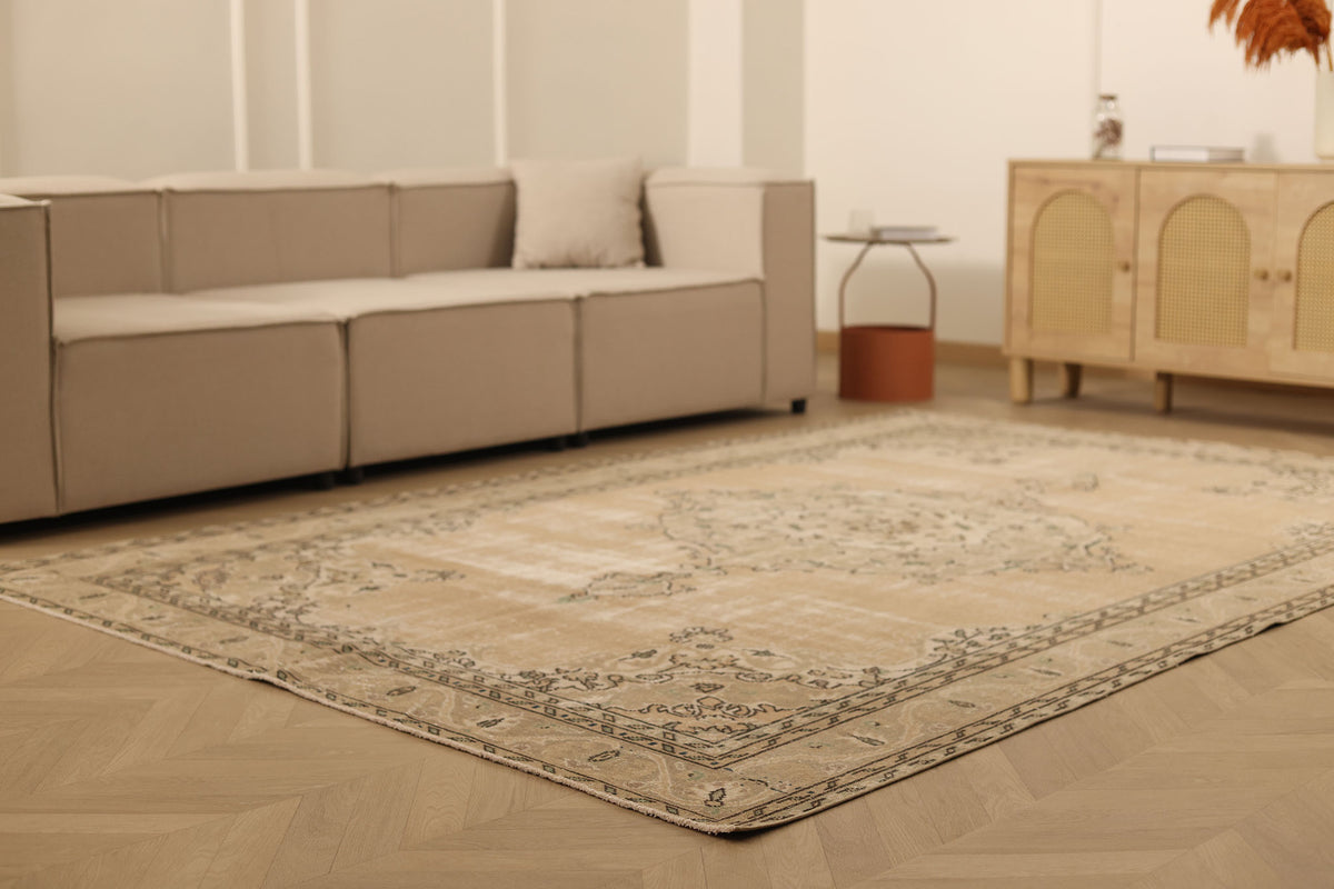 Vintage Isparta Turkish Area Rug 6x10 ft — Beige Floral