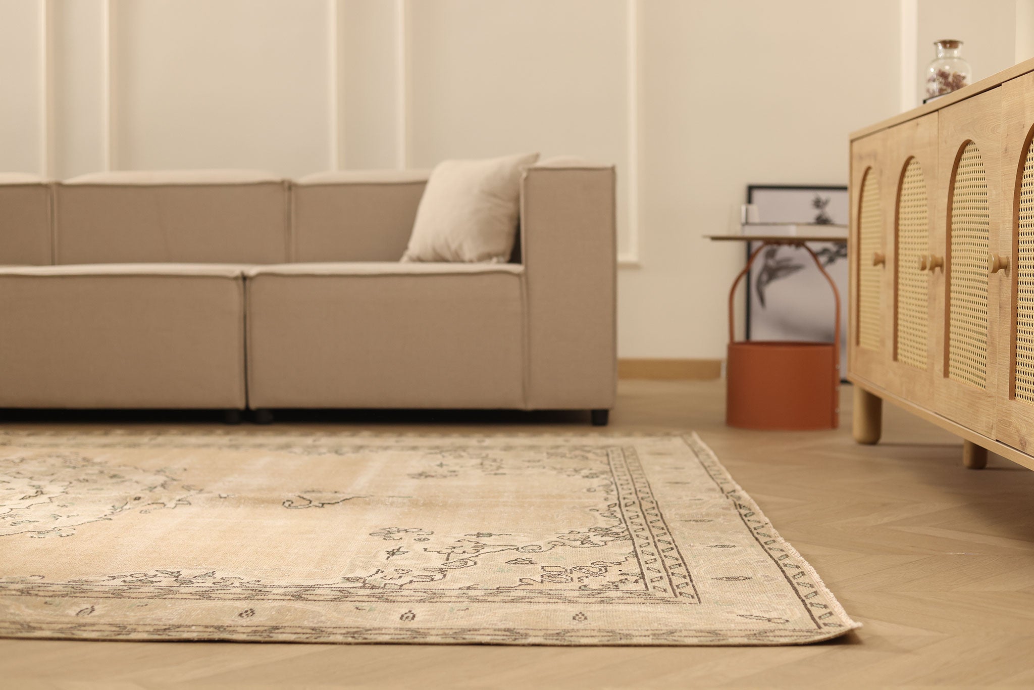 Vintage Isparta Turkish Area Rug 6x10 ft — Beige Floral