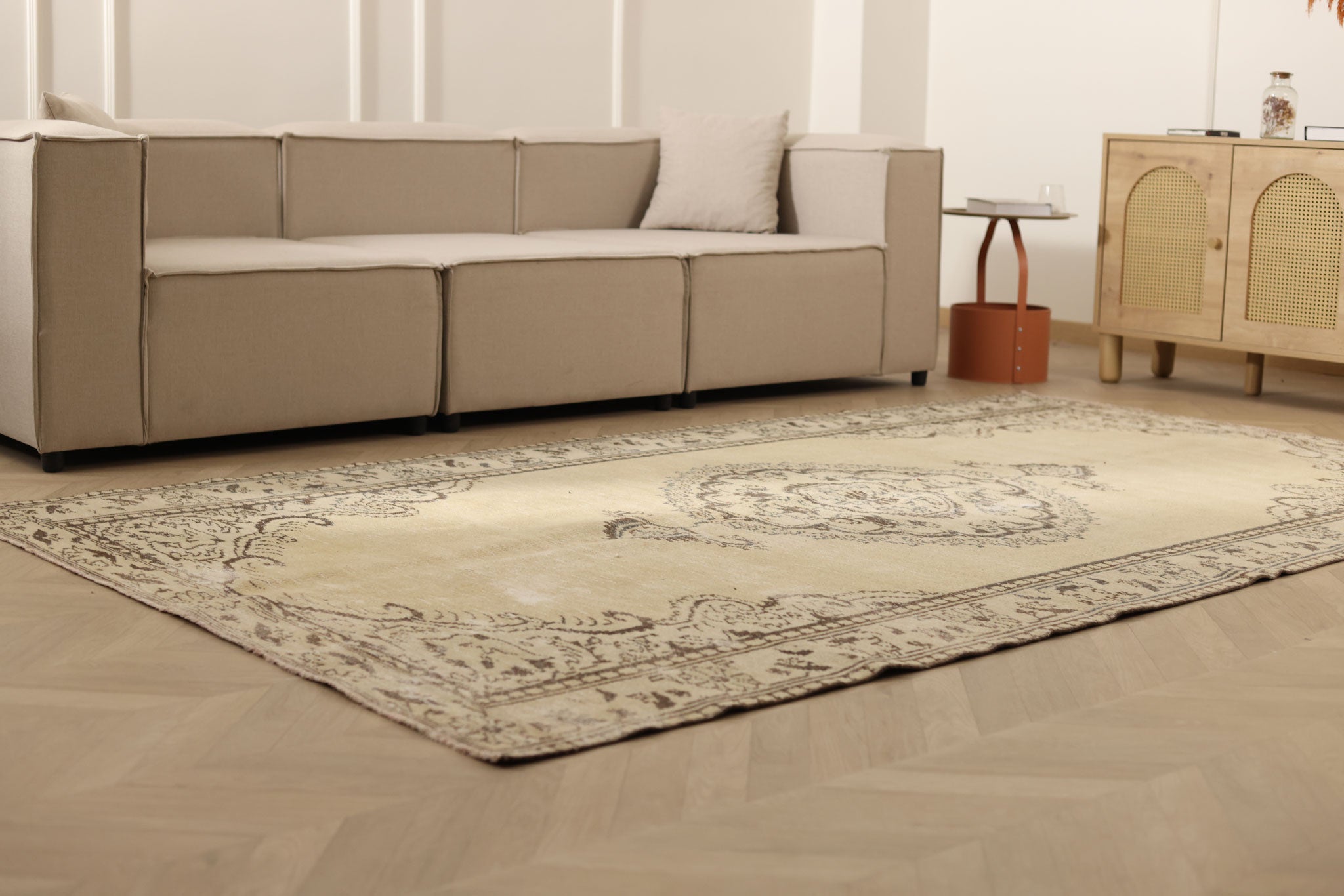 Vintage Manisa Turkish Area Rug 6x10 ft — Beige floral