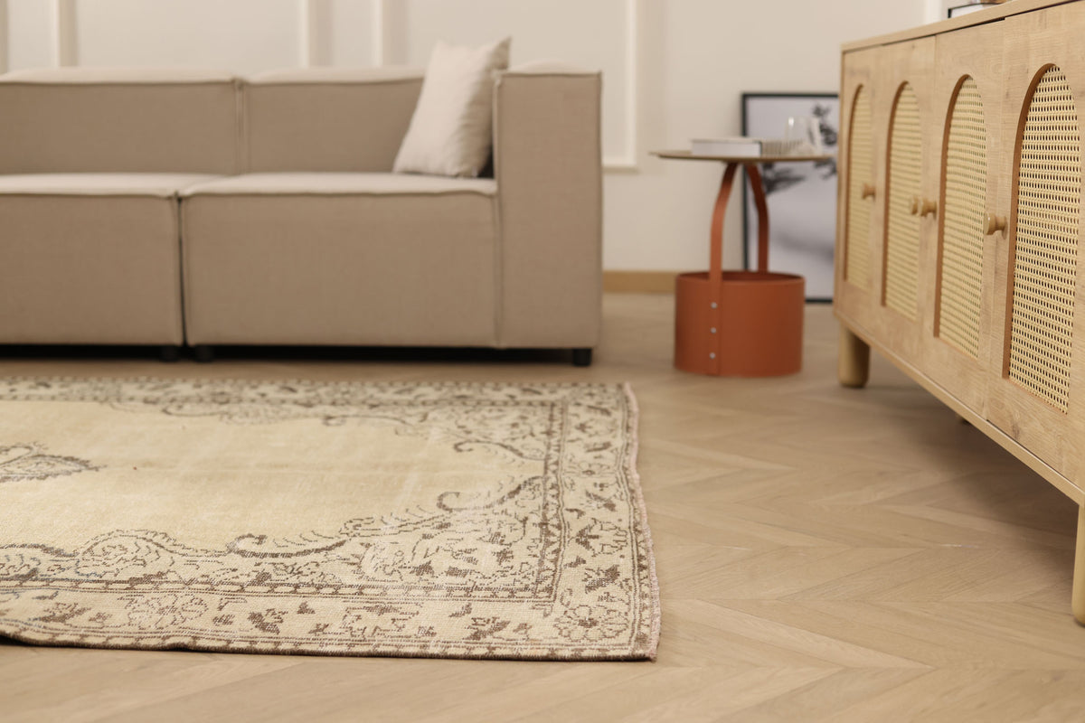Vintage Manisa Turkish Area Rug 6x10 ft — Beige floral