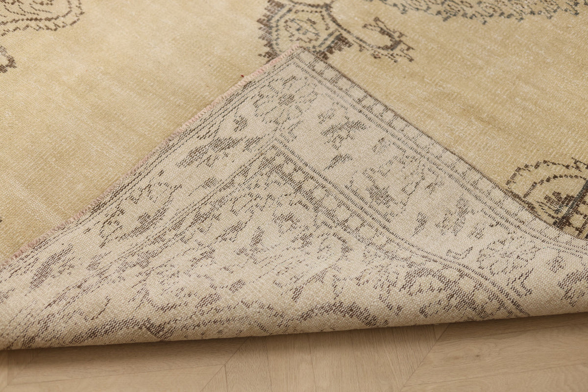Vintage Manisa Turkish Area Rug 6x10 ft — Beige floral