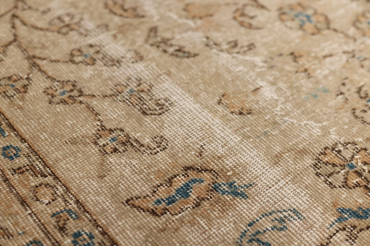 Vintage Isparta Turkish Area Rug 6x9 ft — Beige Floral (No. 60802)
