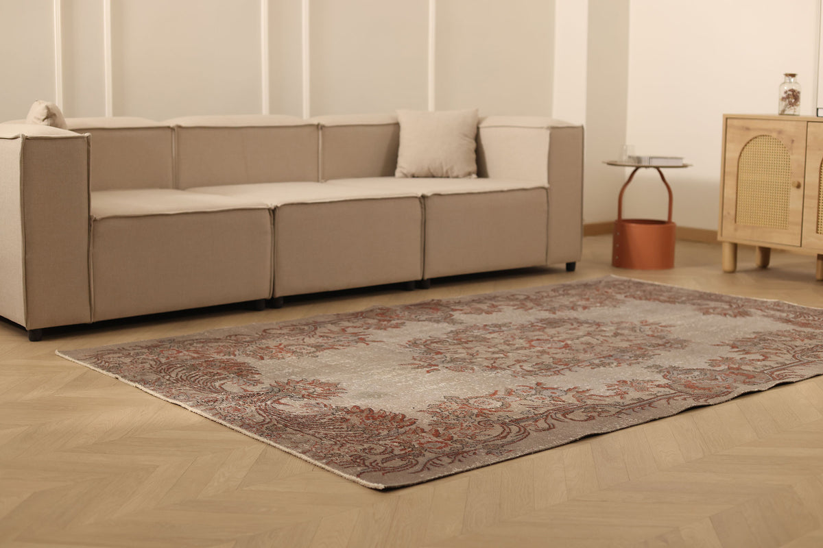 Vintage Isparta Turkish Area Rug 5x8 ft — Beige & Red Floral