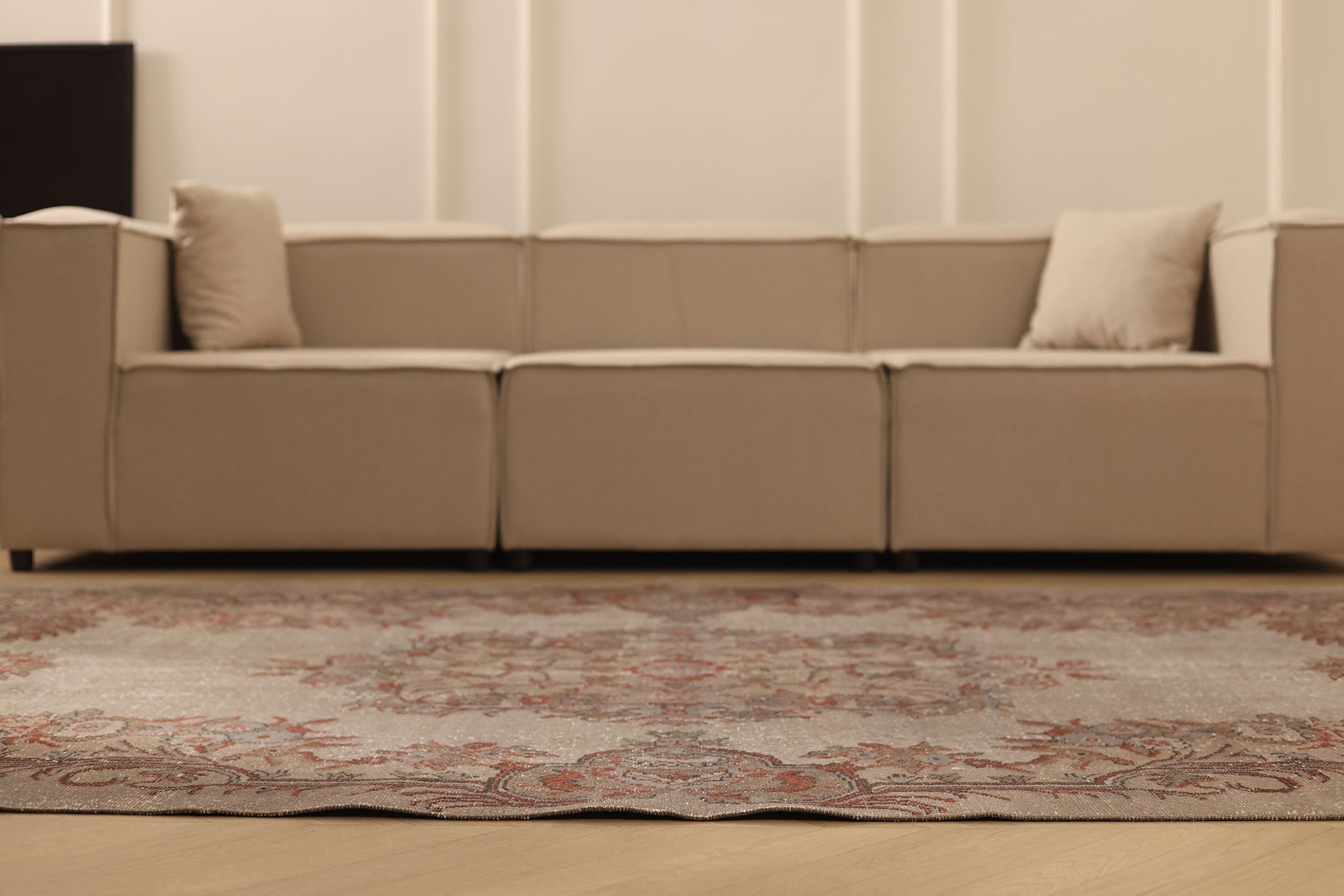 Vintage Isparta Turkish Area Rug 5x8 ft — Beige & Red Floral
