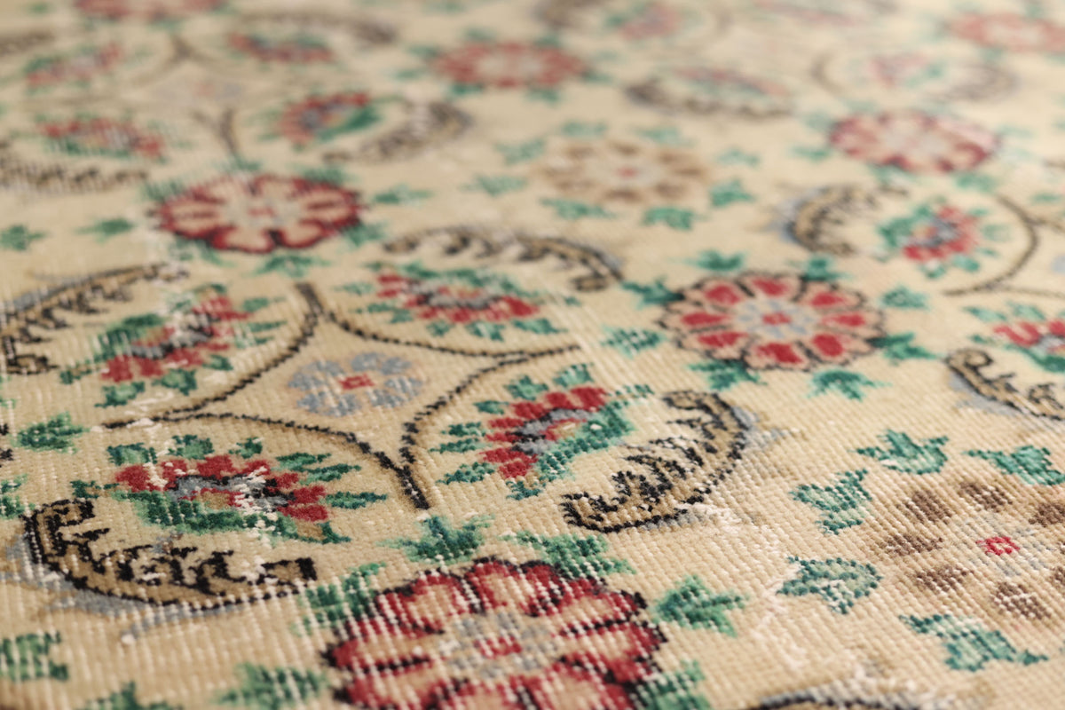 Vintage Isparta Turkish Area Rug 6x10 ft — Beige & Red Floral (No. 60873)