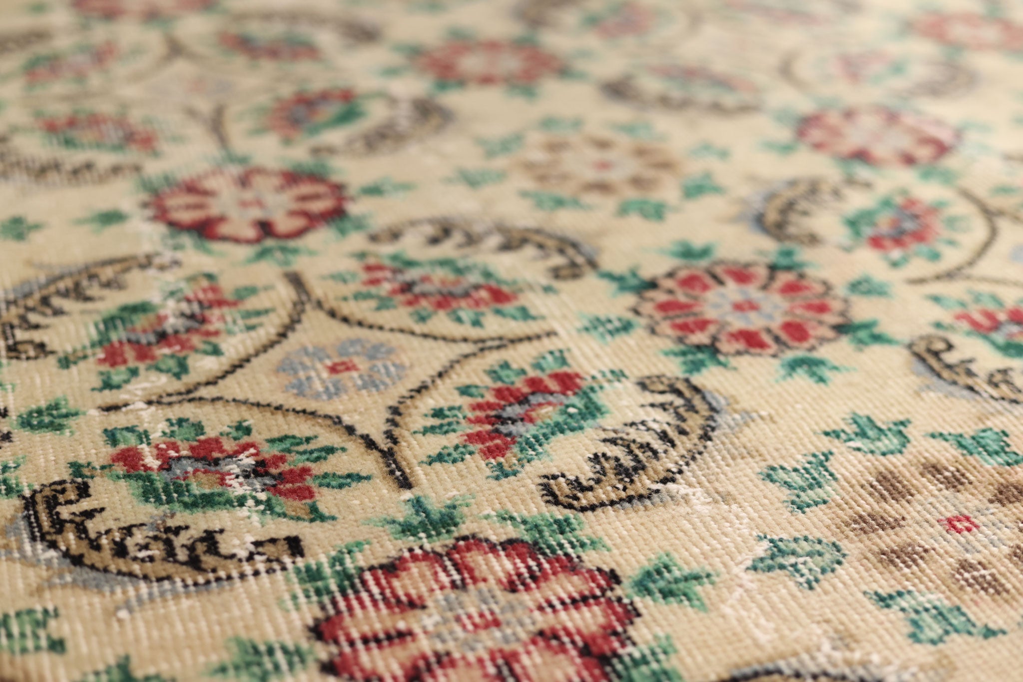 Vintage Isparta Turkish Area Rug 6x10 ft — Beige & Red Floral (No. 60873)
