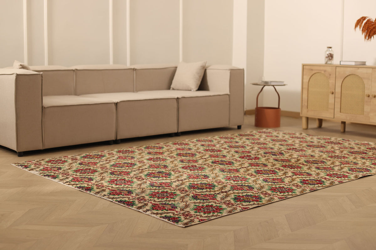 Vintage Isparta Turkish Area Rug 6x10 ft — Beige & Red Floral