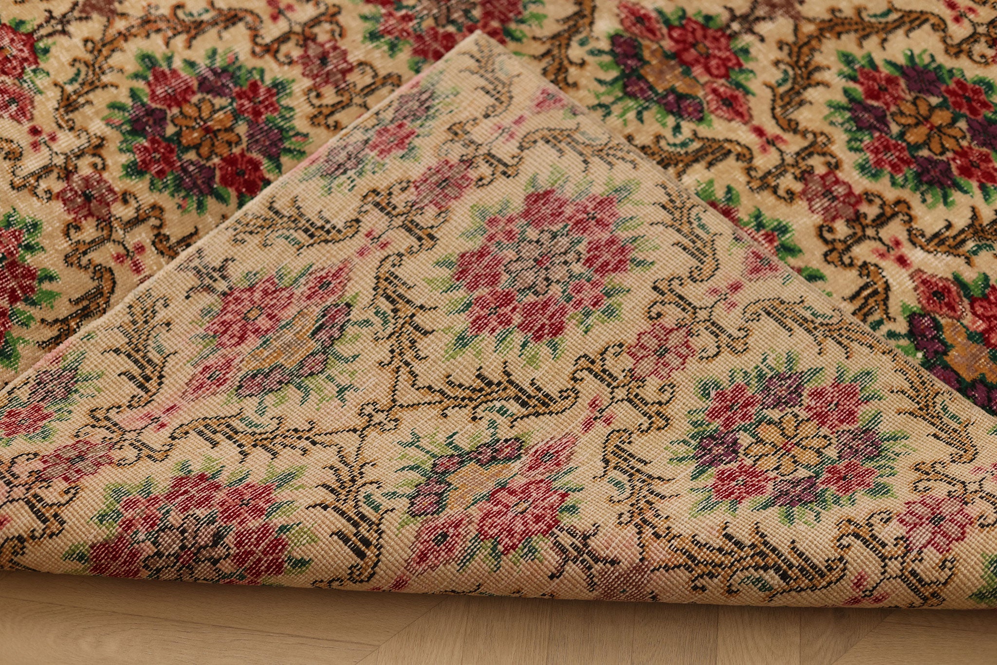 Vintage Isparta Turkish Area Rug 6x10 ft — Beige & Red Floral