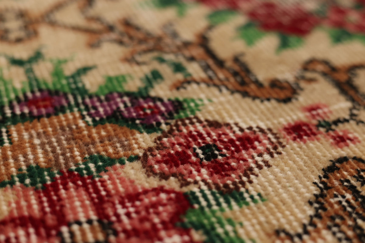 Vintage Isparta Turkish Area Rug 6x10 ft — Beige & Red Floral