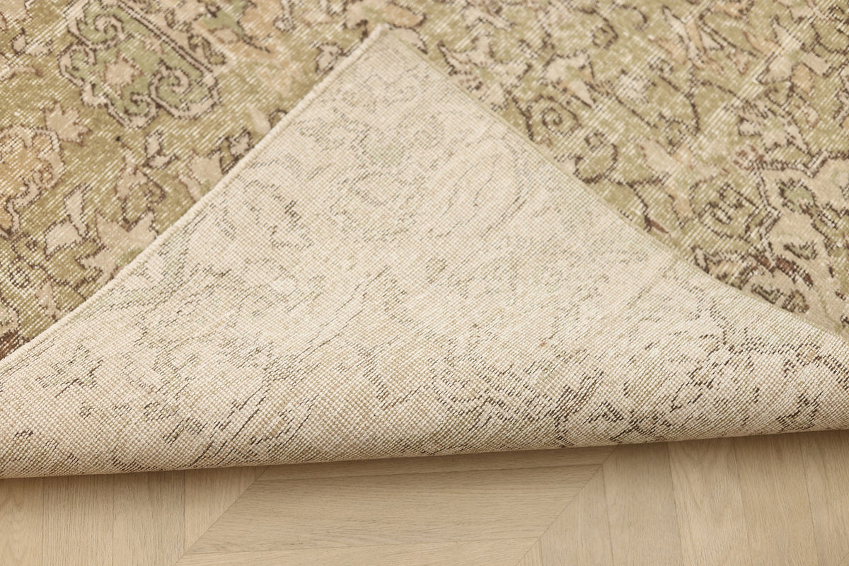 Vintage Isparta Turkish Area Rug 6x9 ft — Green & Beige Floral (No. 61575)
