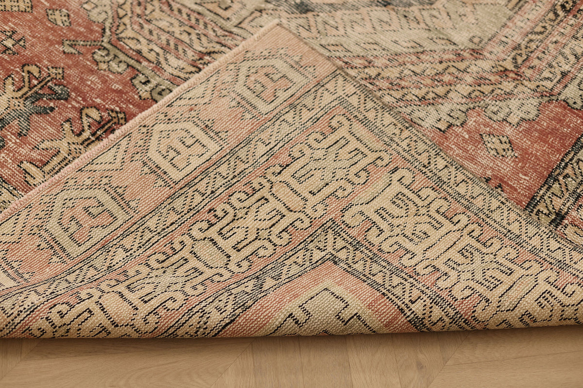 Vintage Isparta Turkish Area Rug 6x9 ft — Pink & Beige Geometric