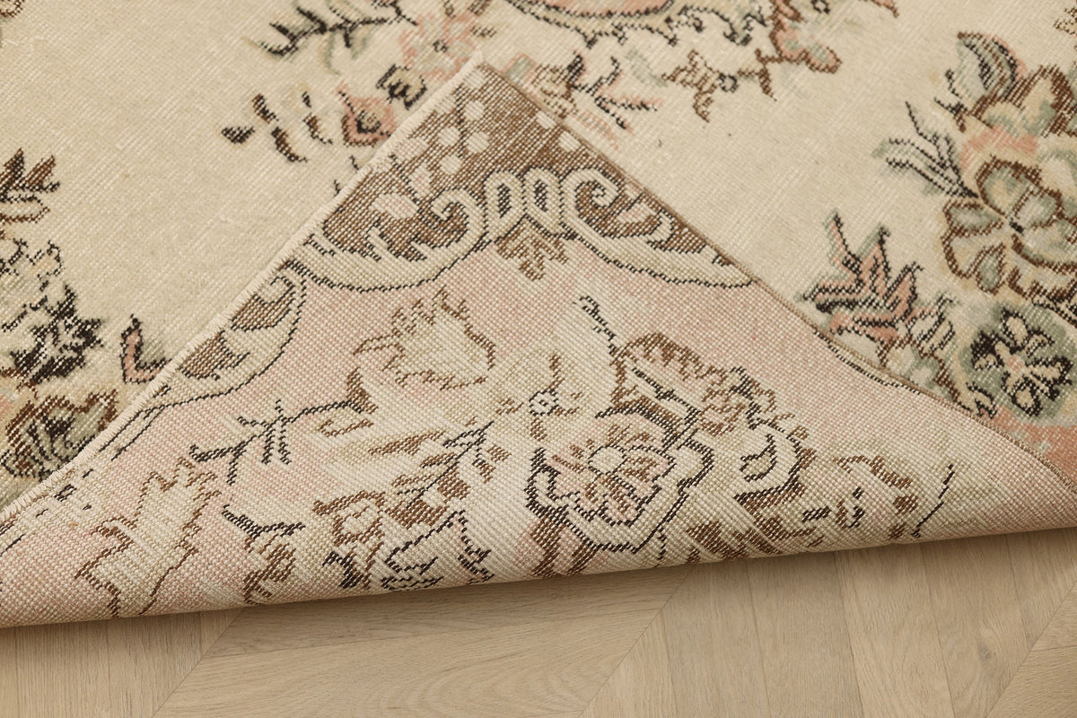 Vintage Isparta Turkish Area Rug 4x8 ft — White & Orange Floral