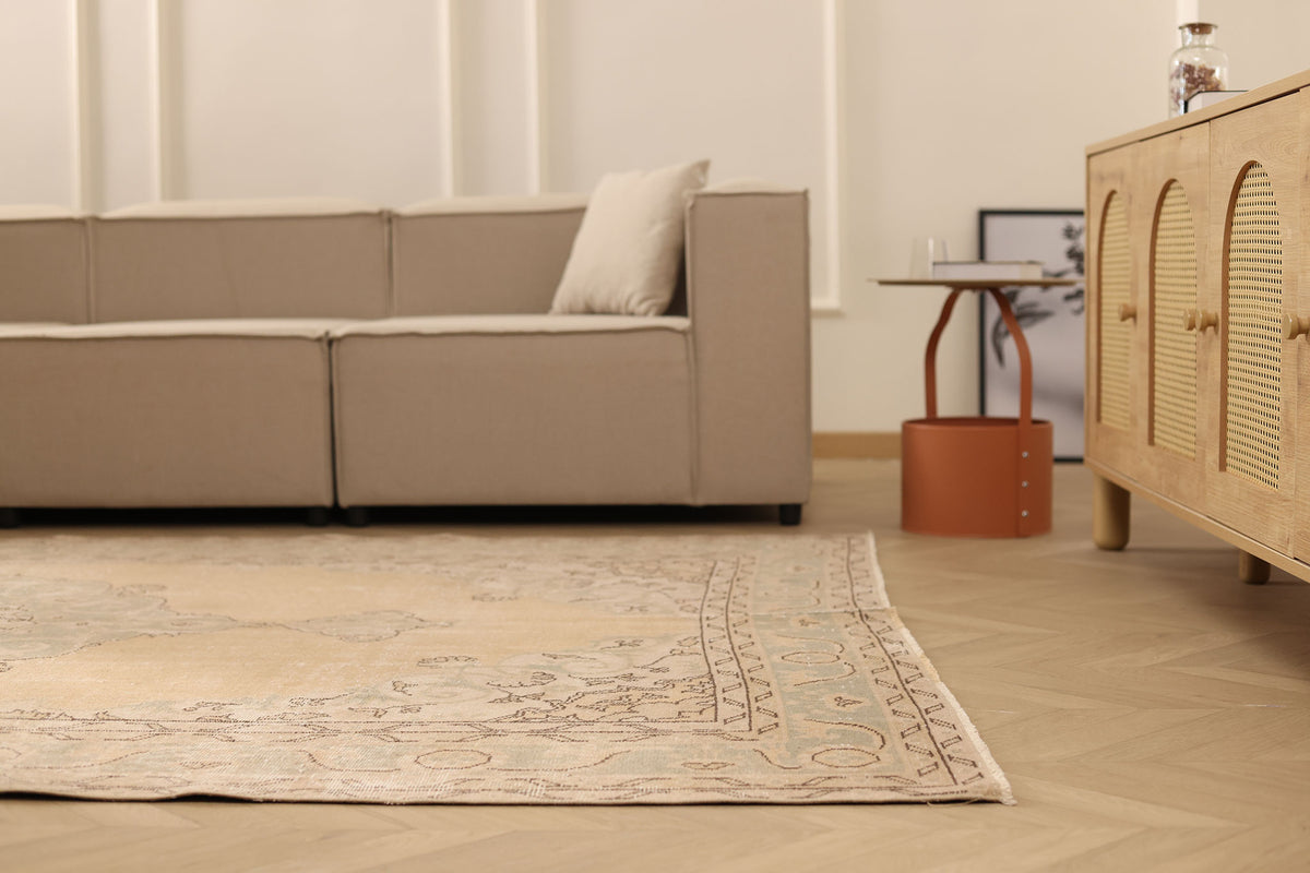 Vintage Isparta Turkish Area Rug 6x10 ft — Beige & Green Floral