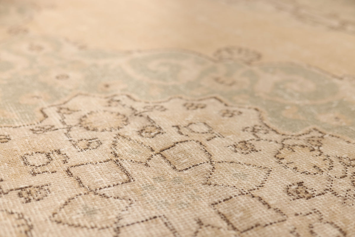 Vintage Isparta Turkish Area Rug 6x10 ft — Beige & Green Floral
