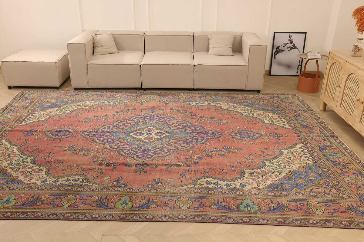 Vintage Southeastern Persian Style Oversize Rug 9x13 ft — Pink & Blue Medallion