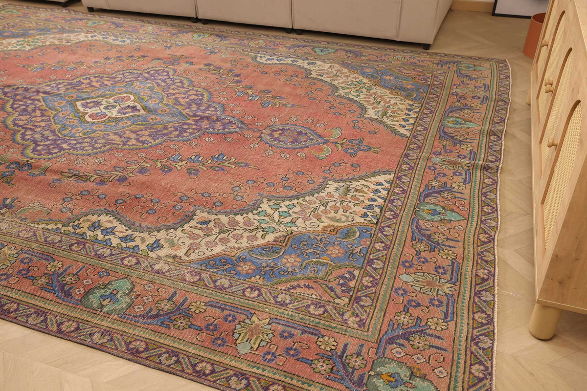 Vintage Southeastern Persian Style Oversize Rug 9x13 ft — Pink & Blue Medallion
