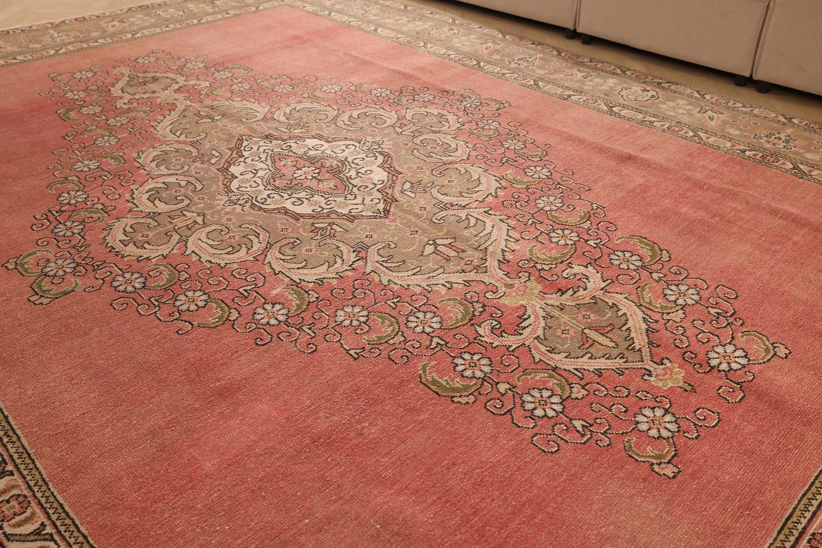 Vintage Southeastern Persian Style Oversize Rug 10x13 ft — Pink & Brown Medallion